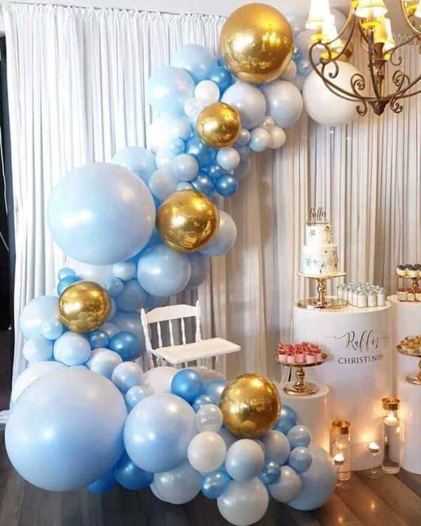 Гирлянда разнокалиберная голубая